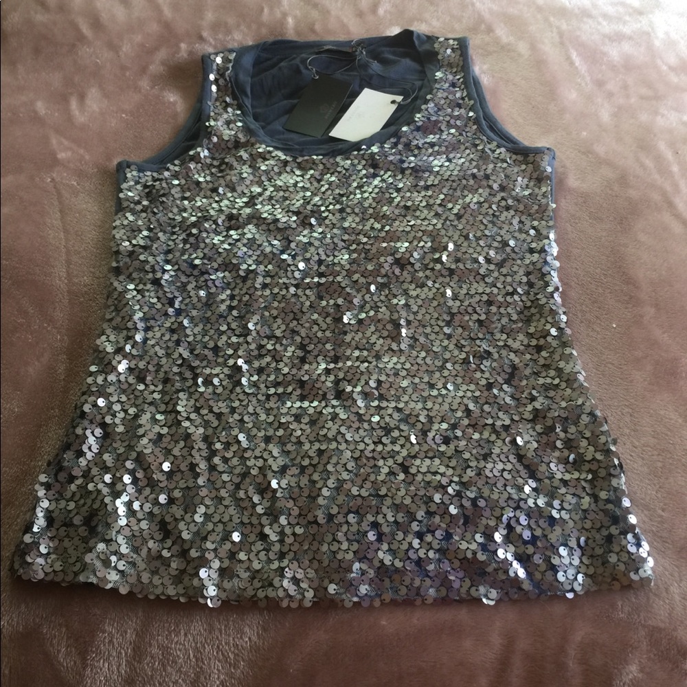 Dismero sequence tank top.